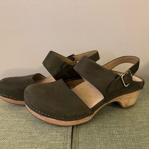 SOLD Women's Green Leather Clogs